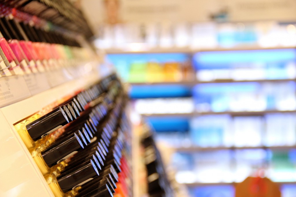 Weihnachtsdeko, Geburtstagsdeko und eine rote Torte