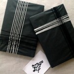 Geschenkverpackung in schwarz und weiß mit Seidenpapier (3)